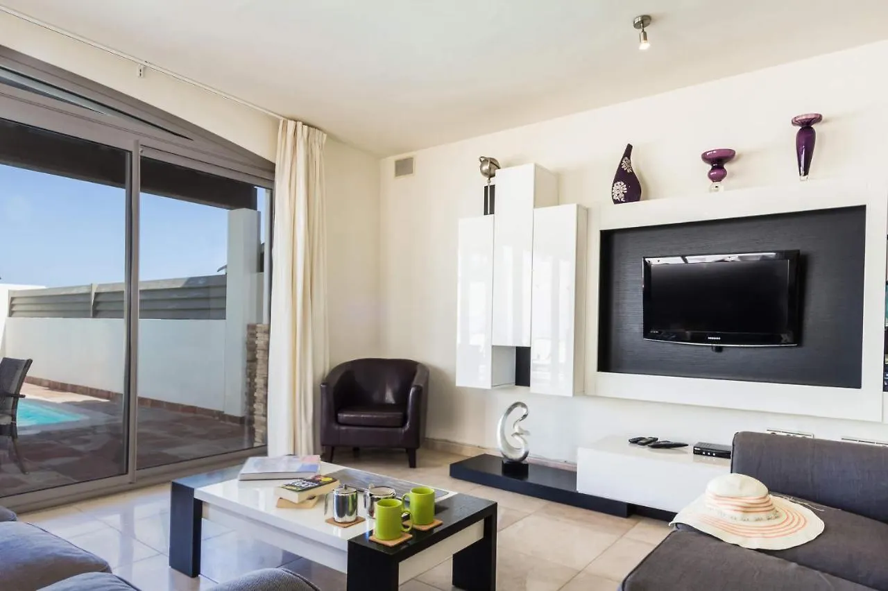 קורלחו Villa Juliana By Villa Plus 0*,  ספרד