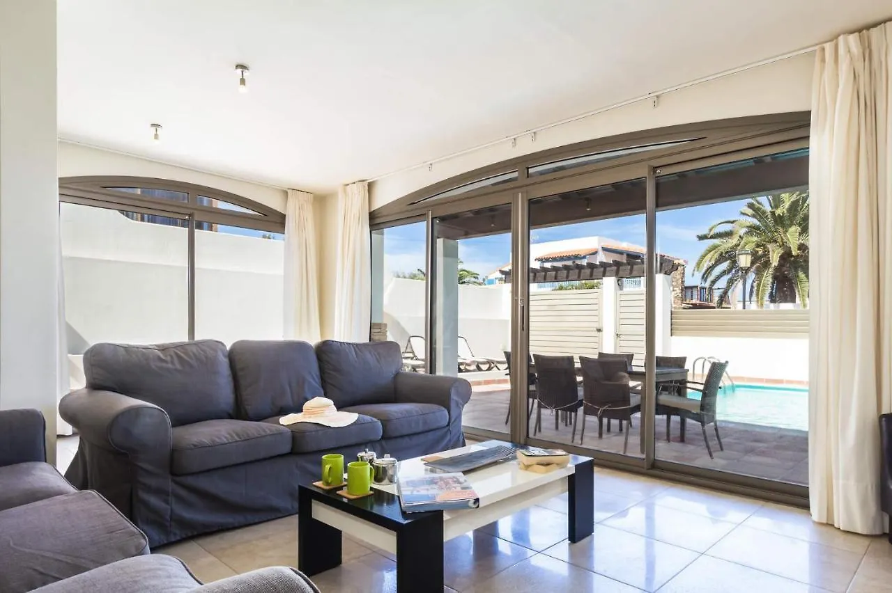 קורלחו Villa Juliana By Villa Plus 0*,  ספרד